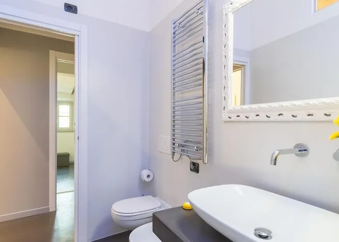 Tommy's Place - Center Daire Como